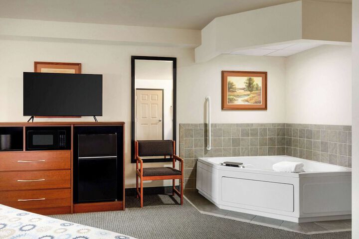 Room 36 of 60