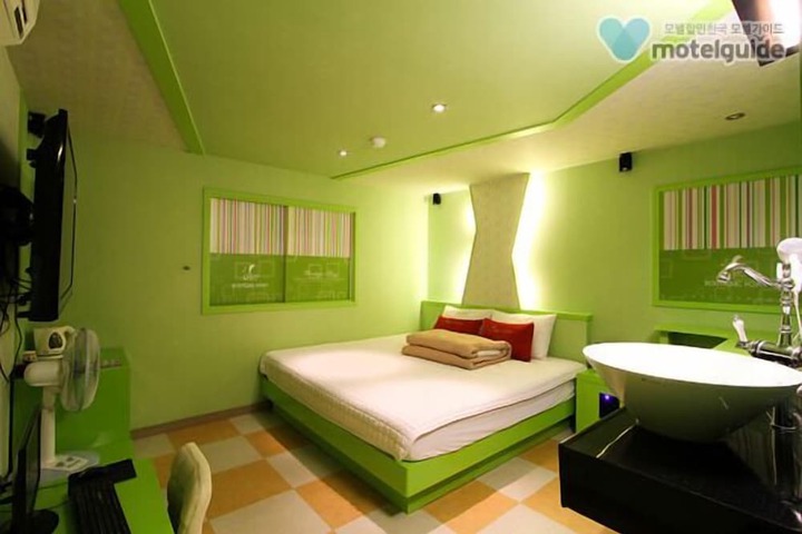 Room 3 of 59