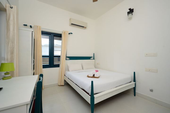 Room 2 of 53