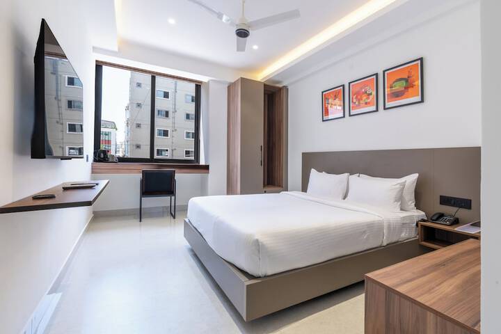 Room 11 of 24