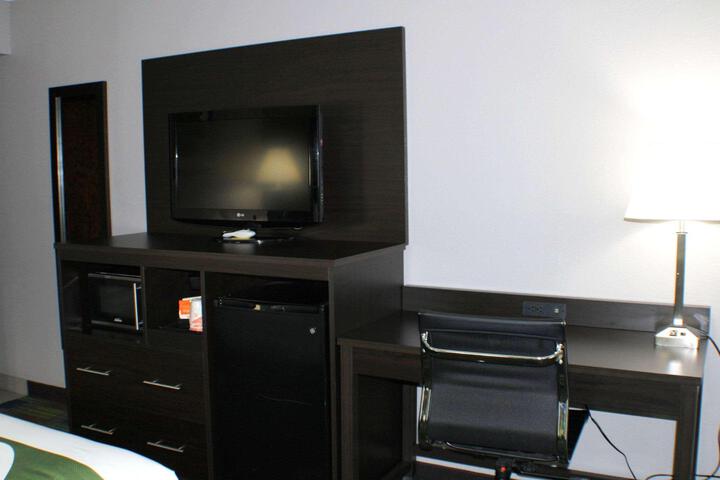 2 Double Beds (7 of 8)