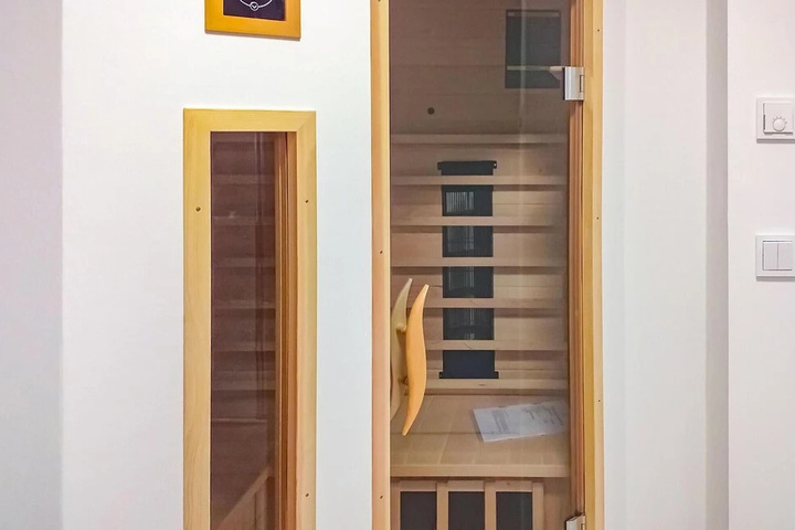 Room 2 of 18