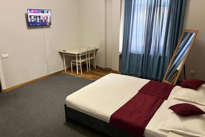 Room 10 of 18