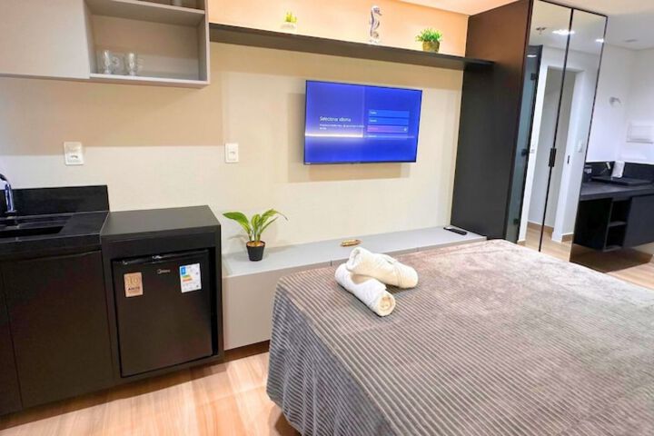 Room 6 of 24
