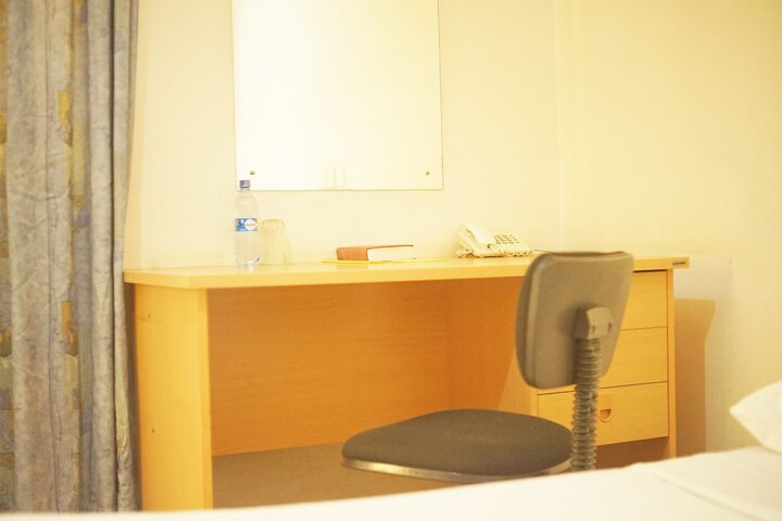 Room 12 of 32