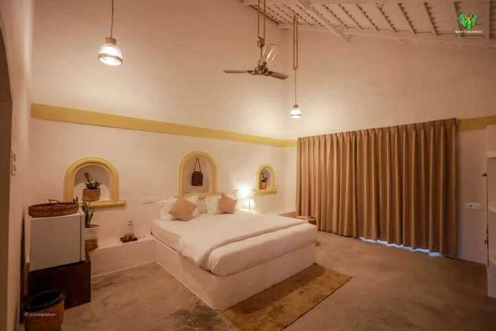 Room 2 of 18