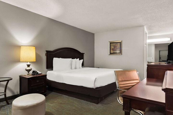 1 King Bed (1 of 7)