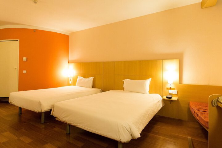 Room 17 of 35