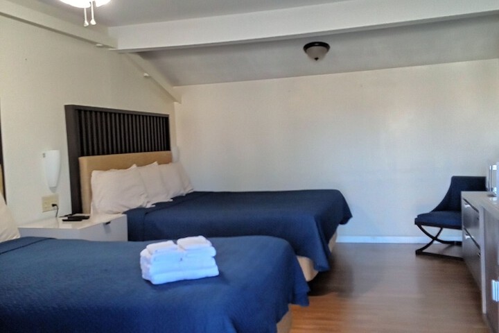 Deluxe Room 1 King Bed (6 of 6)