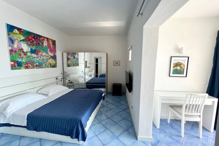 Room 15 of 37