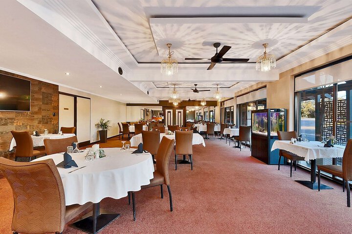 Dining 55 of 65