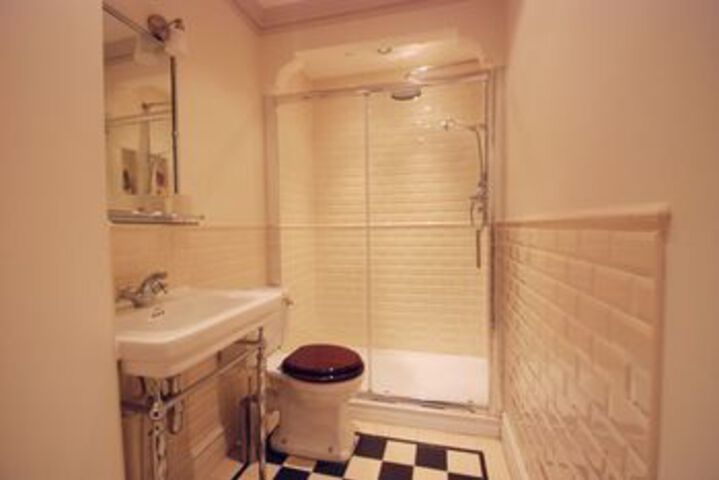 Room 2 of 39