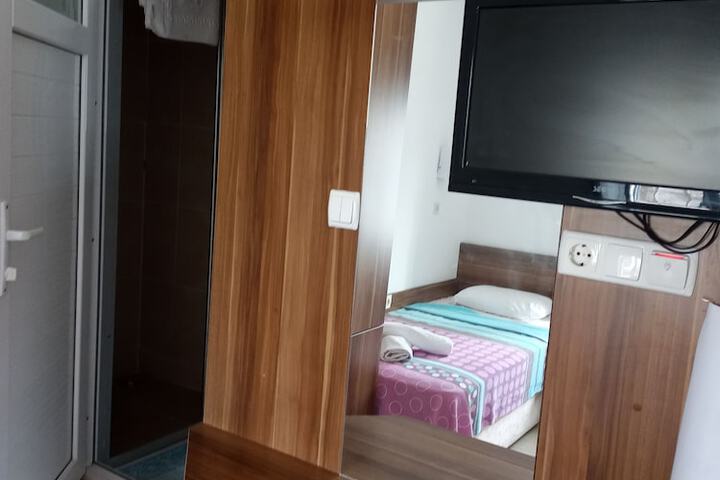 Room 3 of 18