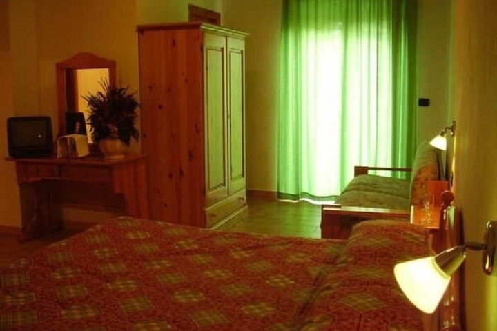 Room 8 of 27