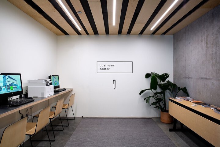 Business Center 121 of 136