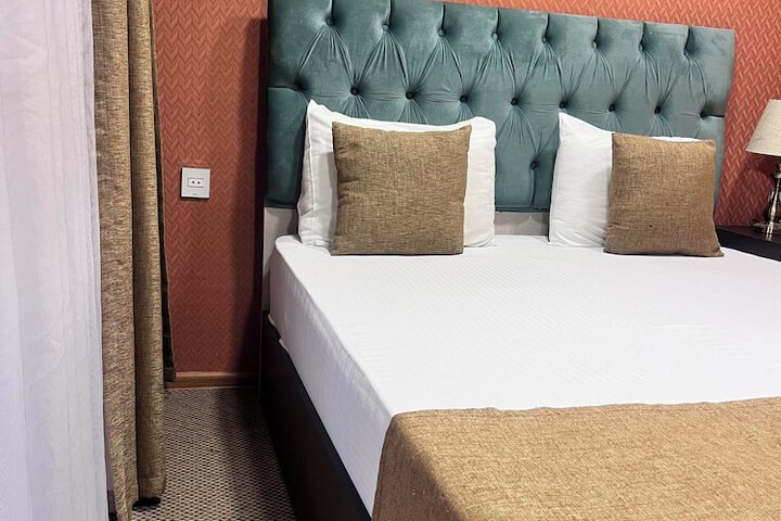 Room 4 of 30