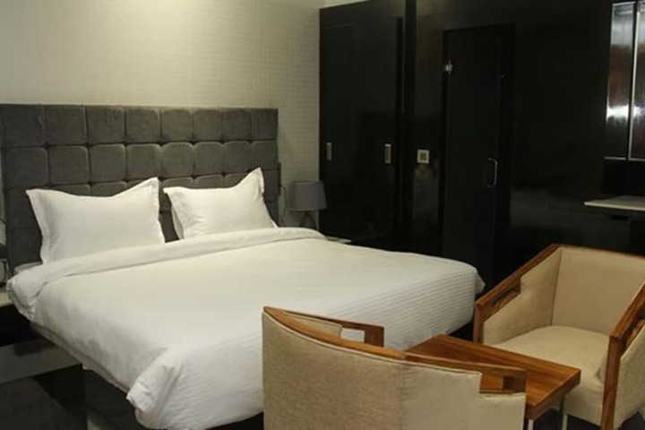 Room 12 of 27