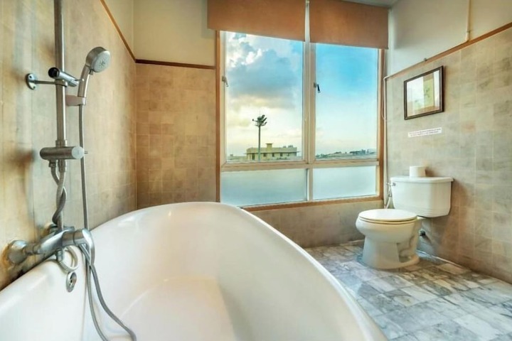 Room 21 of 29
