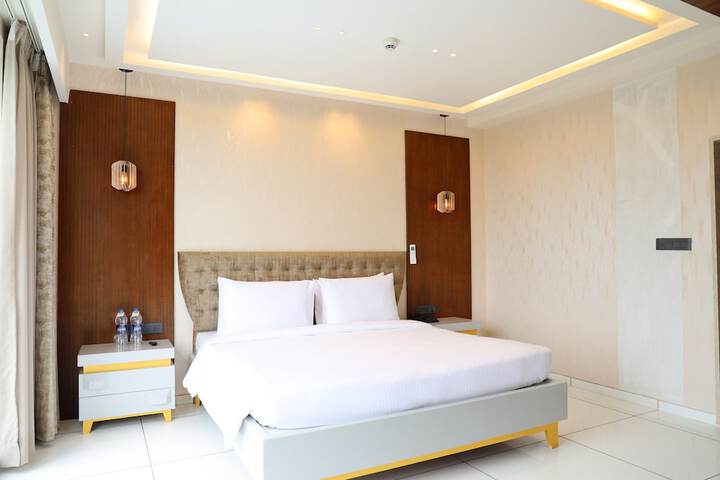 Room 15 of 118