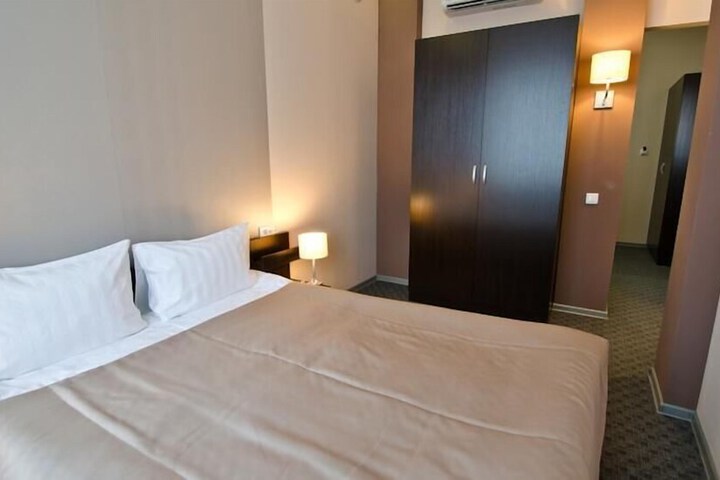 Room 19 of 42