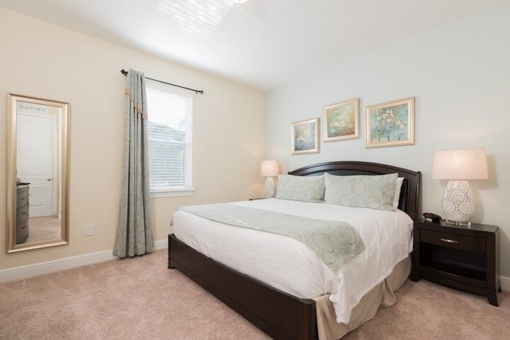 Room 4 of 32