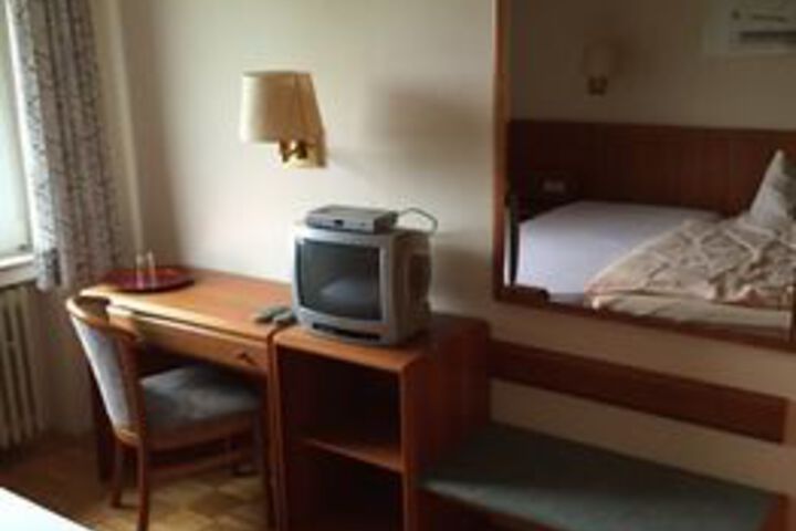 Room 22 of 26
