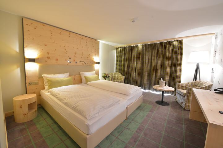 Room 18 of 65