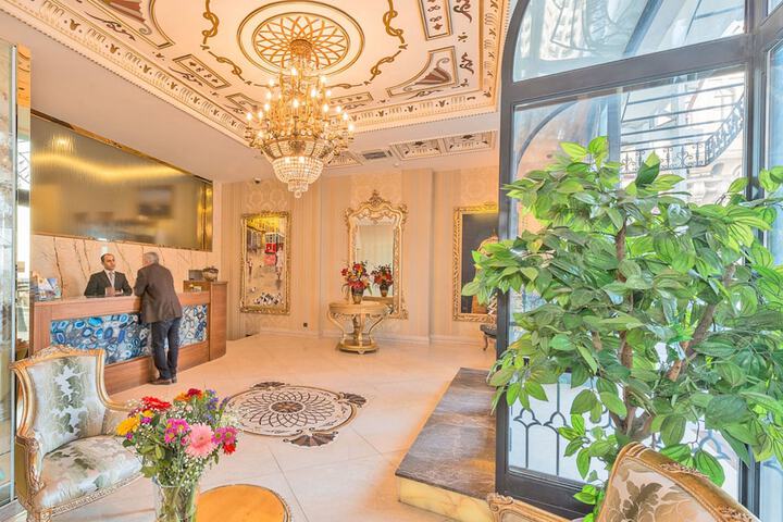 Entrance & Lobby