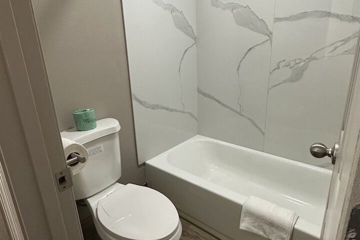 Standard Room, King or Two Doubles (11 of 15)