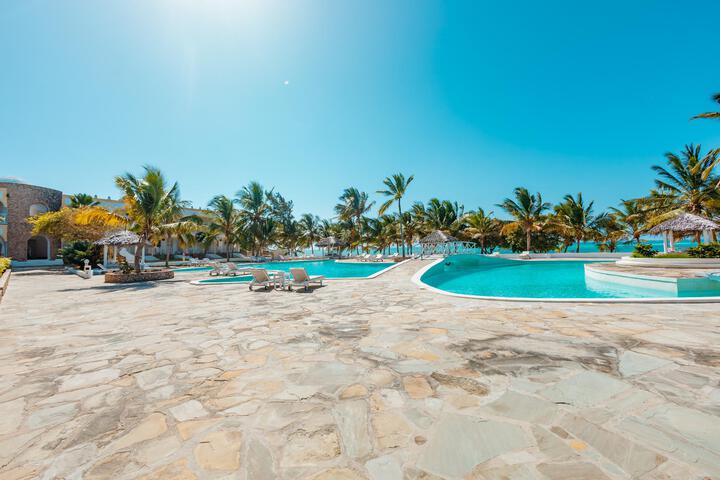 Pool 18 of 25