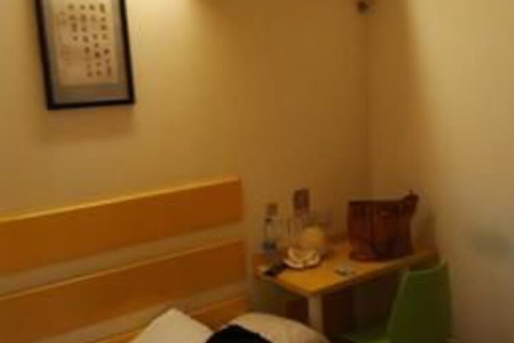 Room 6 of 38