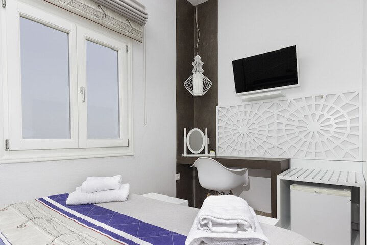 Room 102 of 188