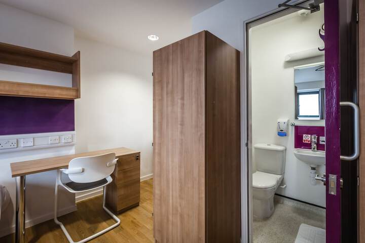 Room 34 of 49