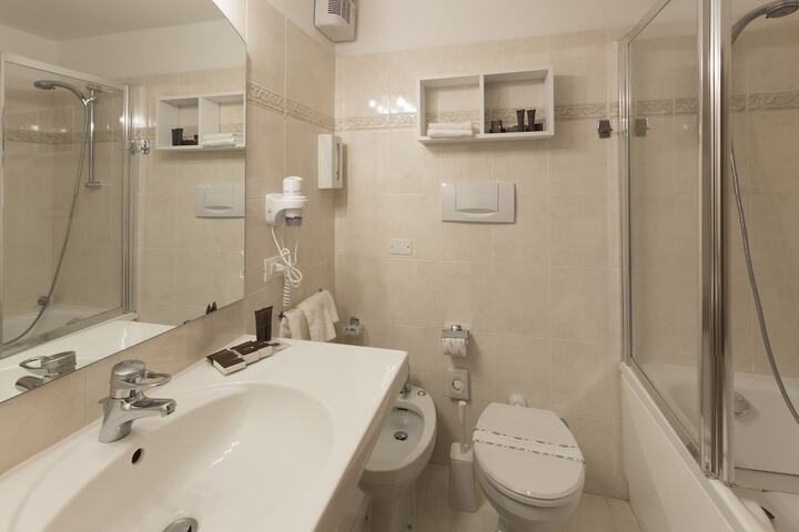 Room 35 of 118