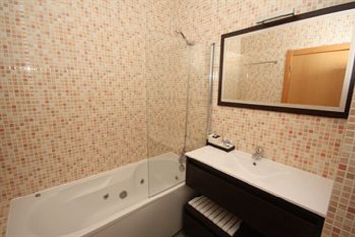 Room 2 of 10