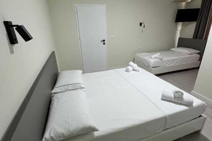 Room 2 of 44