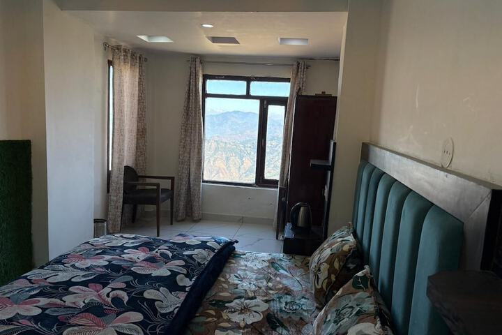 Room 10 of 18