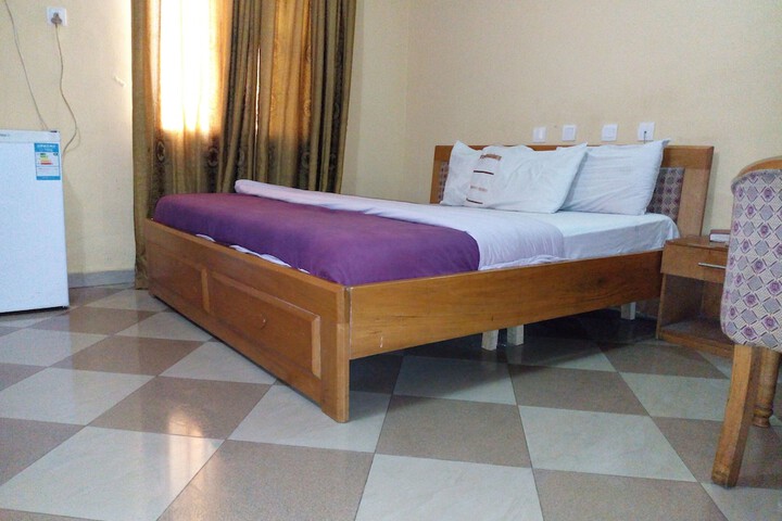 Room 12 of 34