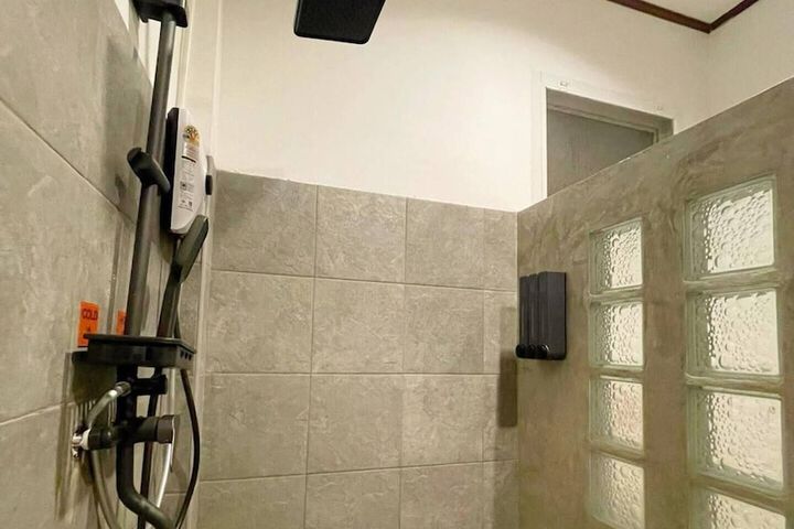Room 8 of 19