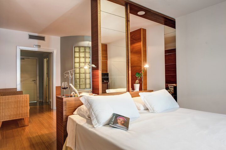 Room 12 of 73