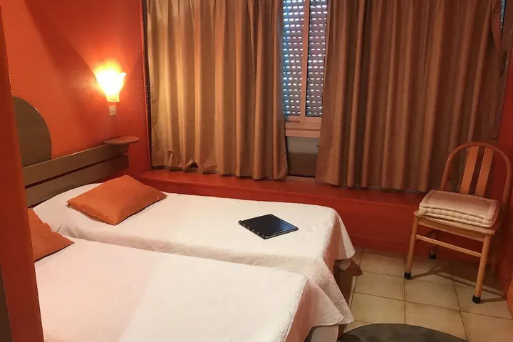 Room 2 of 20
