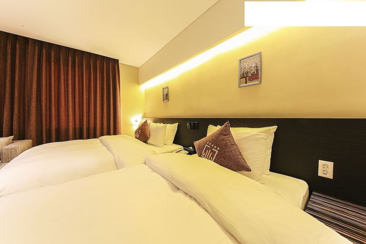 Room 37 of 51