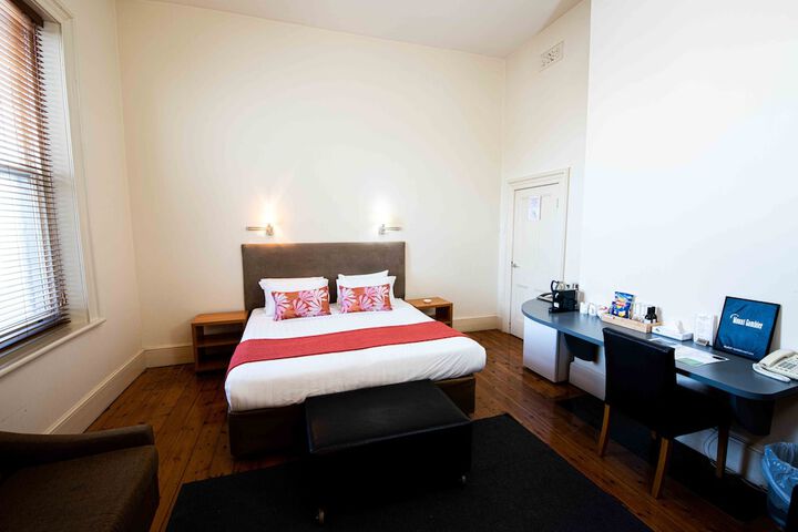 Room 9 of 32