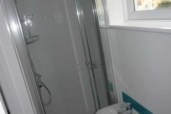 Room 9 of 11