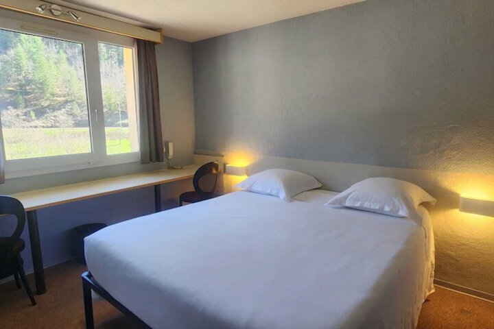Room 3 of 9