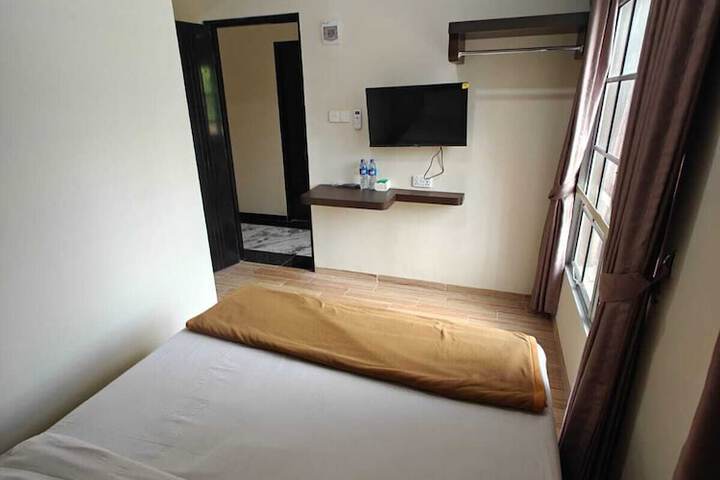 Room 4 of 6