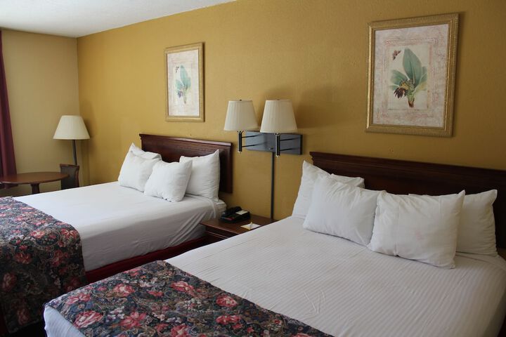 1 Queen Bed Mobility Accessible (7 of 27)