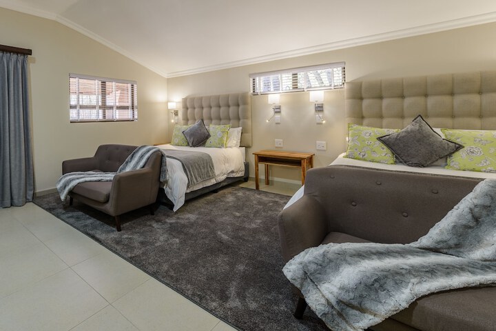 Room 5 of 156
