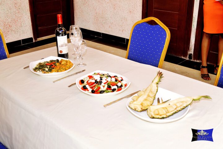 Dining 41 of 42