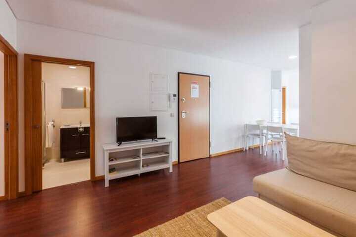 Room 8 of 62